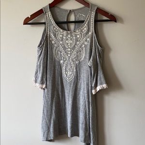 Pretty eye catching 3/4 sleeve girls shirt - used